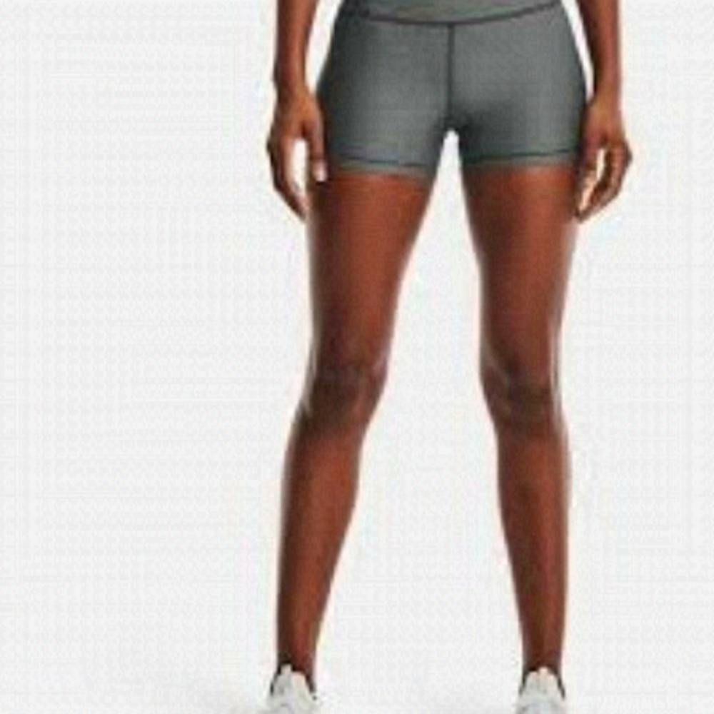 NWOT Under Armour Women's Heat Gear Armour Mid Rise Grey Shorty Short MD